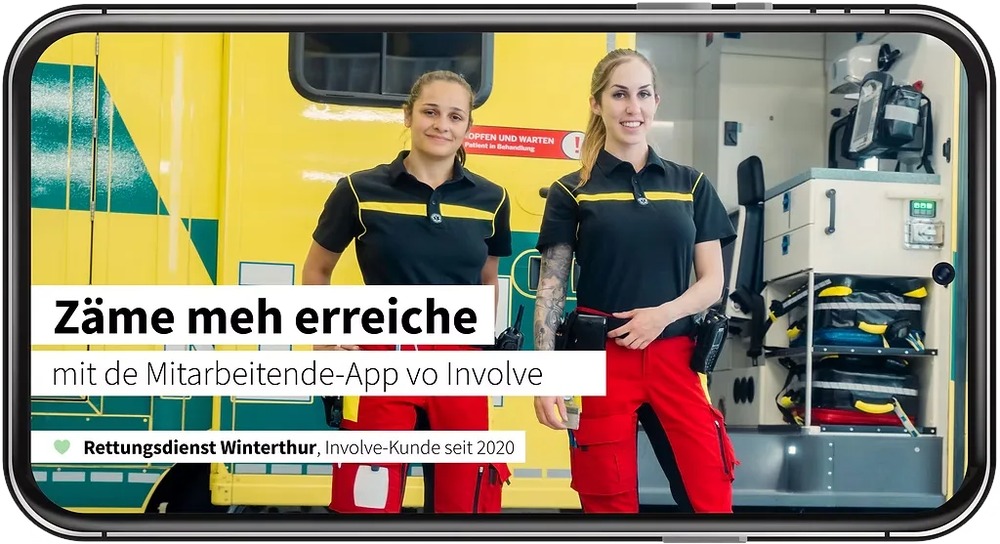 Rettungssanitäterinnen des Rettungsdienst Winterthur nutzen die Involve Mitarbeiter-App zur internen Abstimmung.